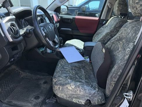 Used 2019 Toyota Tacoma SR5 AWD/4WD image 10