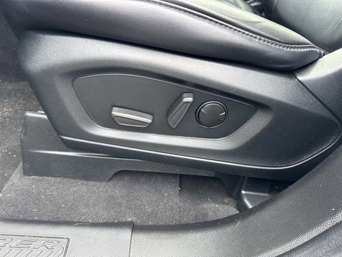 Used 2023 Ford Explorer XLT w/ Equipment Group 202A AWD/4WD image 32