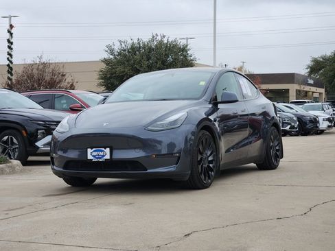 Used 2023 Tesla Model Y Performance image 3