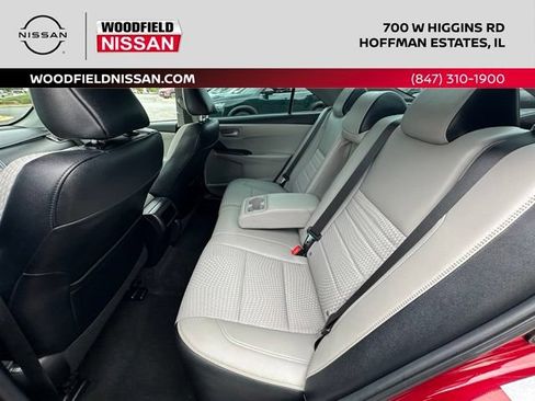 Used 2015 Toyota Camry SE w/ Moonroof Package FWD image 29