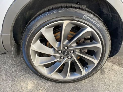 Used 2023 Lincoln Nautilus Reserve w/ Equipment Group 201A image 17