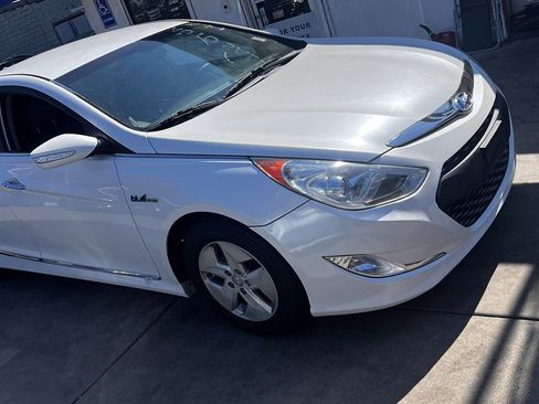 Used 2012 Hyundai Sonata Hybrid image 2