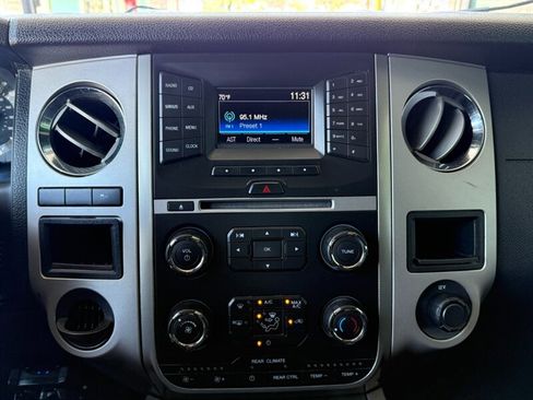 Used 2017 Ford Expedition XLT image 32