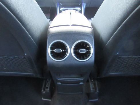 Used 2022 Mercedes-Benz GLB 250 w/ Premium Package Lite image 28