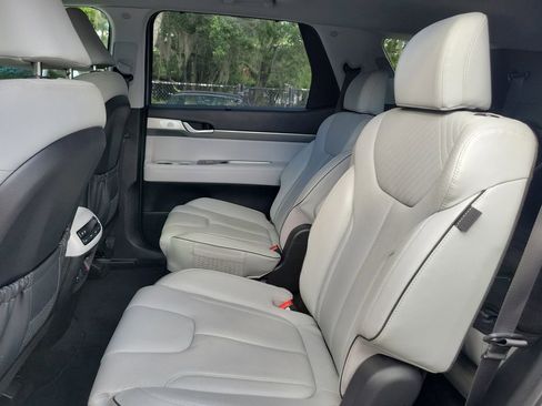 Used 2023 Hyundai Palisade SEL w/ Premium Package FWD image 13