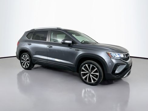 Used 2022 Volkswagen Taos SE w/ IQ.Drive SE Package image 3