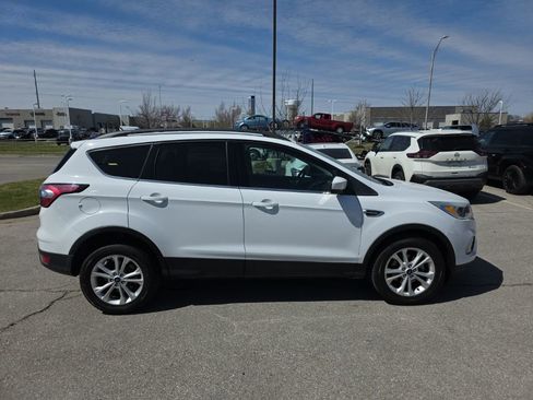 Used 2018 Ford Escape SE FWD image 4