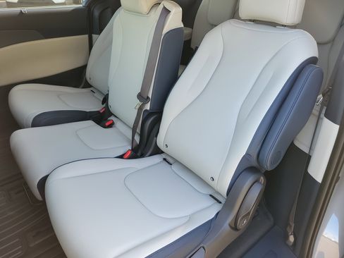 New 2026 Kia Carnival EX FWD image 7