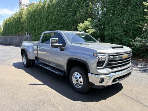 New 2026 Chevrolet Silverado 3500 LTZ w/ LTZ Convenience Package AWD/4WD image 2