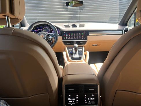 Certified 2022 Porsche Cayenne E-Hybrid image 22