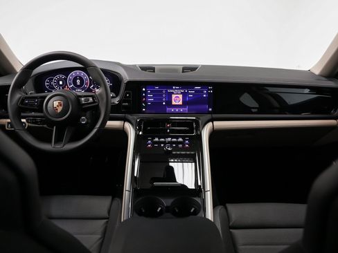 Certified 2026 Porsche Panamera 4 AWD/4WD image 31