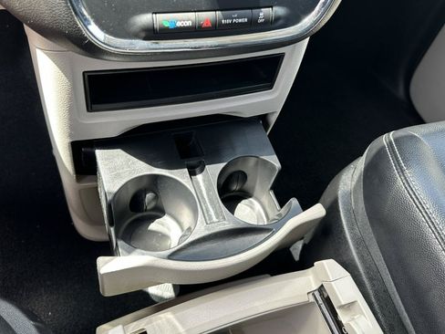 Used 2016 Chrysler Town & Country Touring w/ Driver Convenience Group FWD image 59