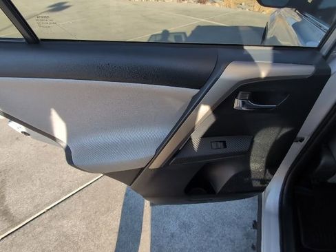 Used 2014 Toyota RAV4 XLE image 25