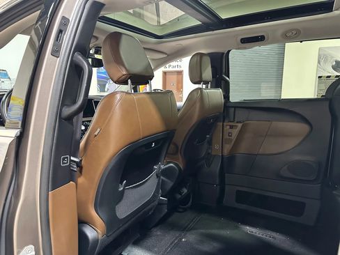 Used 2017 Chrysler Pacifica Limited w/ Advanced Safetytec Group image 24