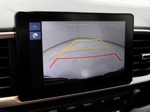 Certified 2024 Hyundai Venue SEL FWD image 2