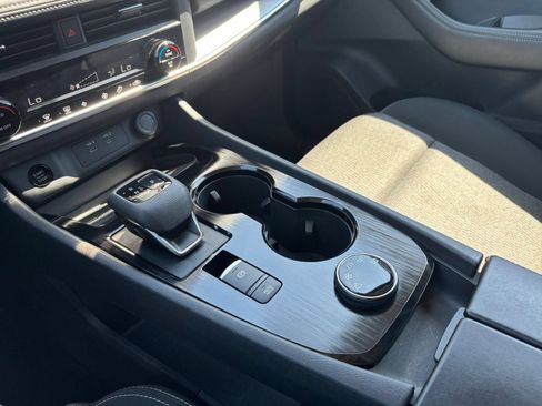Used 2025 Nissan Rogue SV AWD/4WD image 43