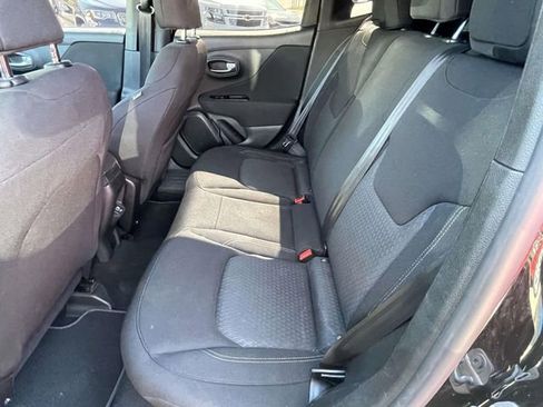 Used 2021 Jeep Renegade Latitude AWD/4WD image 12