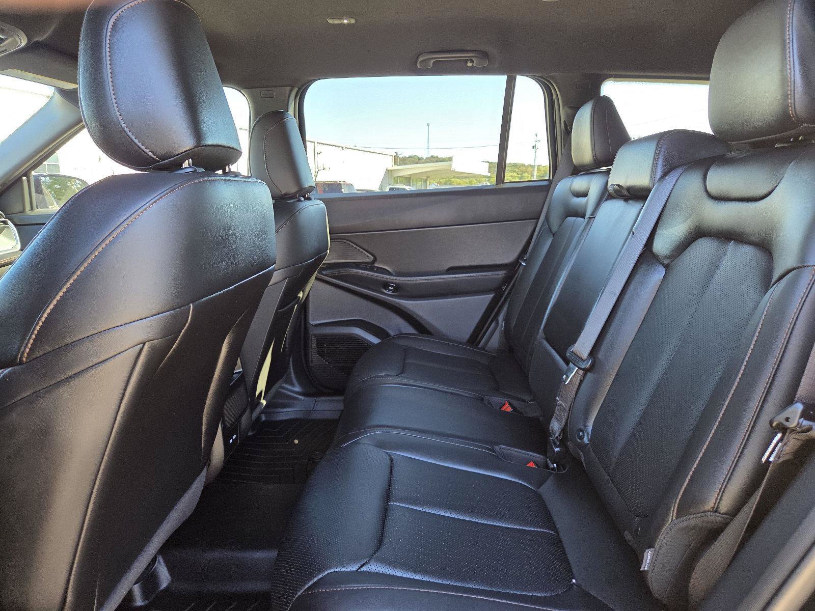 Used 2026 Jeep Cherokee Limited AWD/4WD image 27