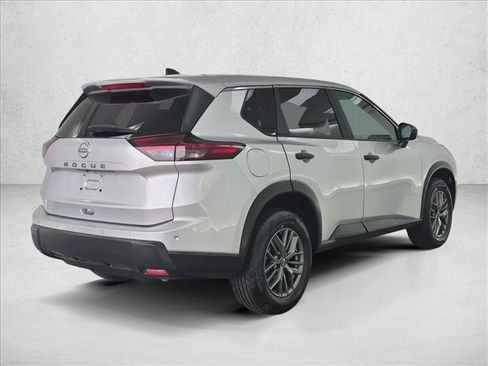 Used 2024 Nissan Rogue S FWD image 5