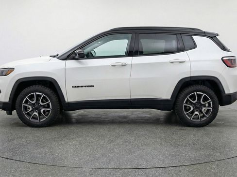 Used 2025 Jeep Compass Trailhawk AWD/4WD image 5