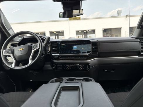 Used 2025 Chevrolet Silverado 1500 LT AWD/4WD image 18