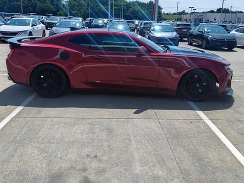 Used 2017 Chevrolet Camaro LT RWD image 5