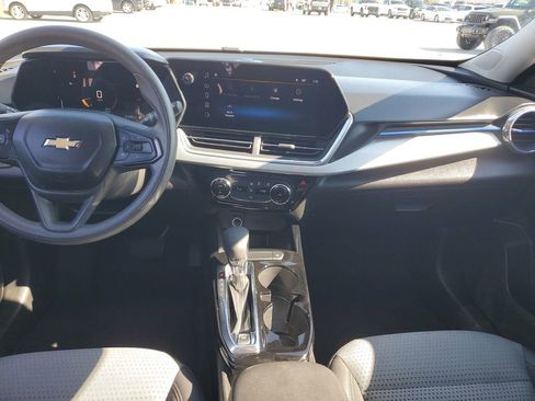 Used 2024 Chevrolet Trax LT image 10