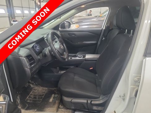 Used 2025 Nissan Rogue S AWD/4WD image 6