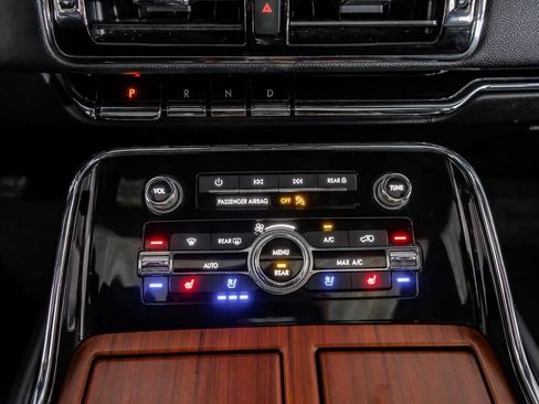 Used 2021 Lincoln Navigator L Reserve w/ Luxury Package AWD/4WD image 25