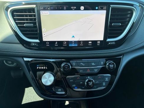 New 2027 Chrysler Pacifica Select FWD image 33