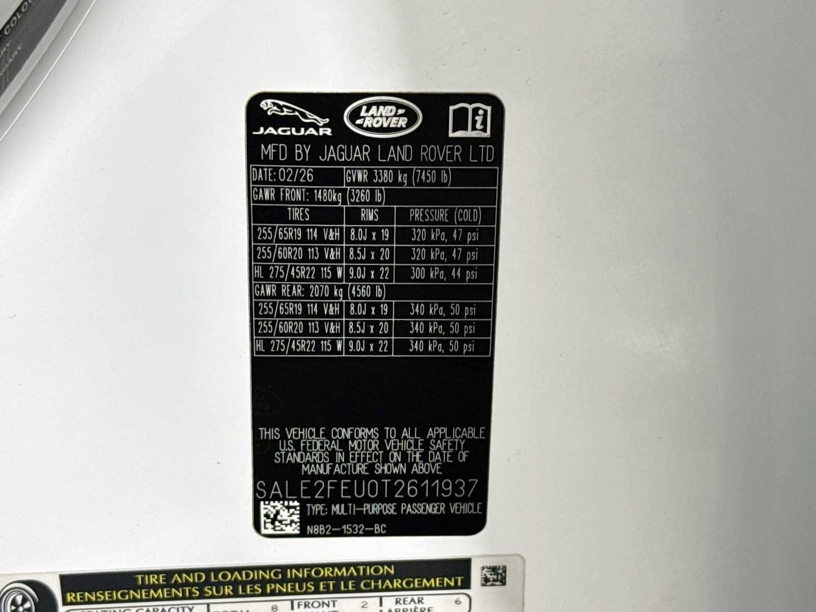 Used 2026 Land Rover Defender 130 X-Dynamic SE AWD/4WD image 32