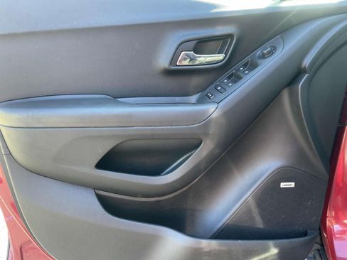 Used 2015 Chevrolet Trax LTZ FWD image 16
