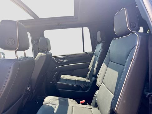 Used 2023 GMC Yukon XL SLT w/ SLT Premium Package AWD/4WD image 26