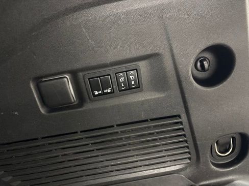 Used 2021 GMC Yukon XL SLT image 28