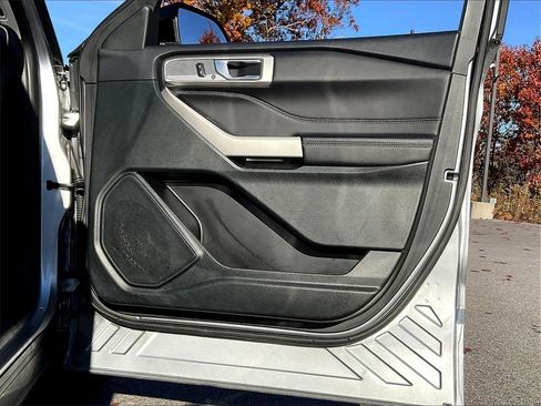 Used 2023 Ford Explorer Limited w/ Equipment Group 301A image 11