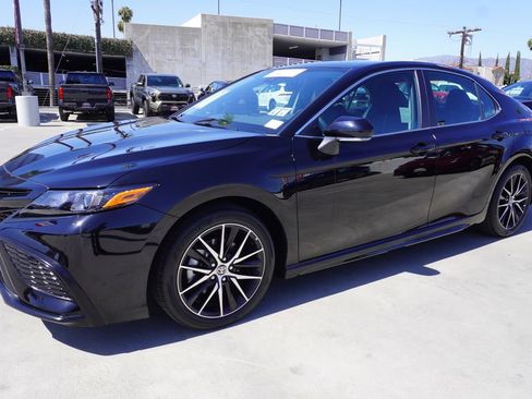 Certified 2023 Toyota Camry SE FWD image 4