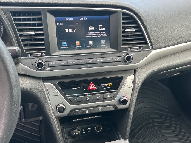 Used 2018 Hyundai Elantra SEL w/ Winter Weather Package FWD image 12