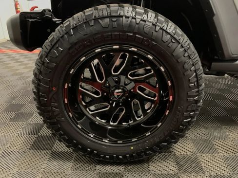 Used 2023 Jeep Wrangler Unlimited w/ Sun & Screen Package image 15