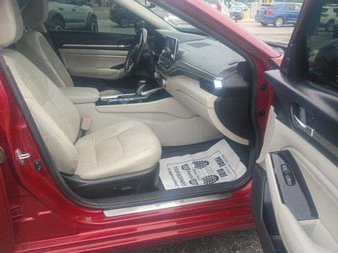 Used 2022 Nissan Altima 2.5 Platinum AWD/4WD image 12