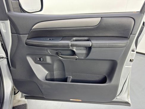 Used 2013 Nissan Armada SV image 37
