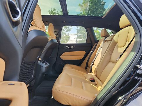 Certified 2023 Volvo XC60 B6 Ultimate w/ Climate Package AWD/4WD image 10