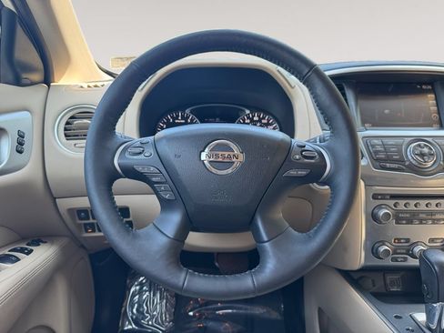 Used 2019 Nissan Pathfinder SL AWD/4WD image 12