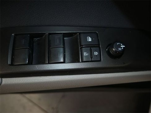 Used 2024 Toyota Camry SE image 11