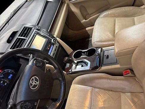 Used 2012 Toyota Camry XLE FWD image 8