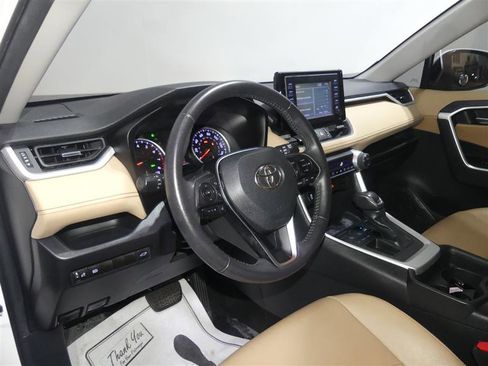 Used 2019 Toyota RAV4 XLE Premium image 23