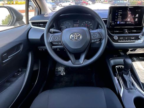 Used 2025 Toyota Corolla LE w/ LE Premium Package image 5