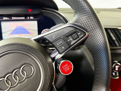 Used 2018 Audi R8 V10 w/ Premium Package image 21
