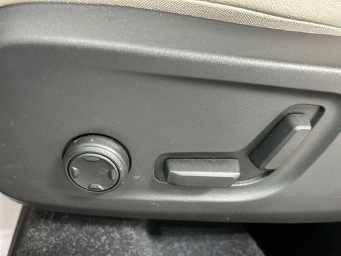 Used 2021 Volvo XC40 T5 Inscription w/ Advanced Package image 10