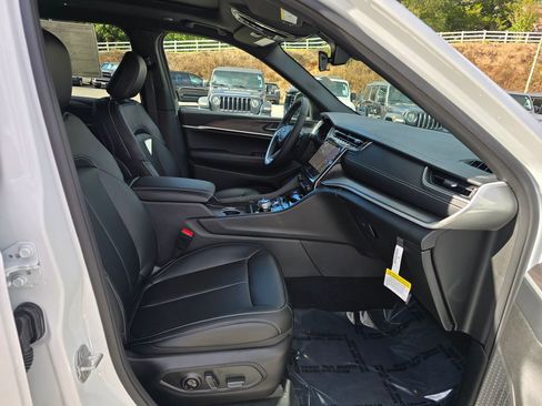 New 2025 Jeep Grand Cherokee L Limited image 27