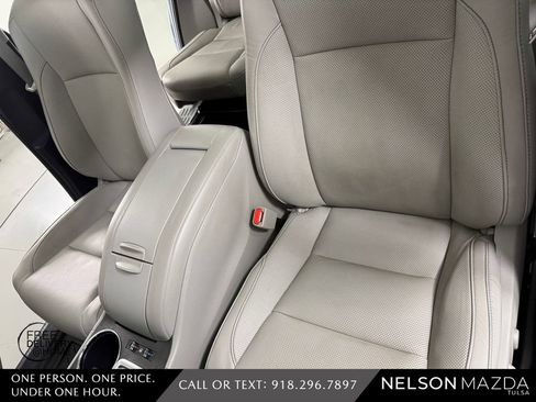 Used 2018 Toyota Highlander Limited Platinum AWD/4WD image 23